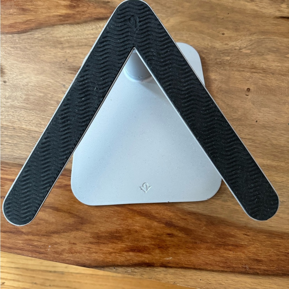 Elevating and lifting Hirise device for laptop or tablet